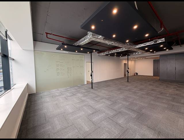 148M² OFFICE TO LET IN SEA POINT